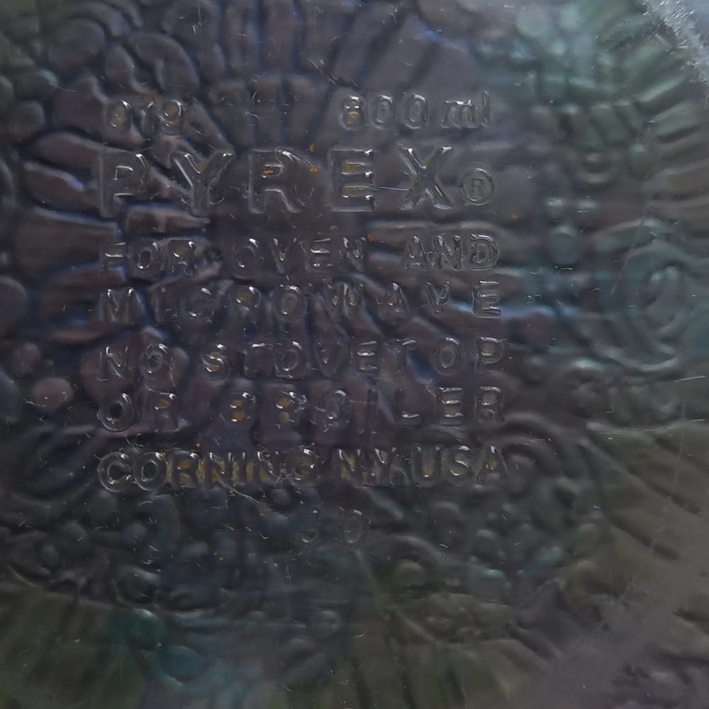 Pyrex casserole - Picture 2 of 4